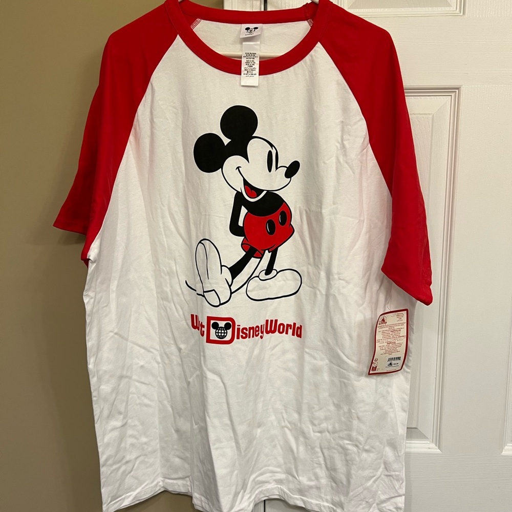 Disney Mickey Mouse Red & White Short Sleeve Tee, Adult XXL, NwWT retail $34.99